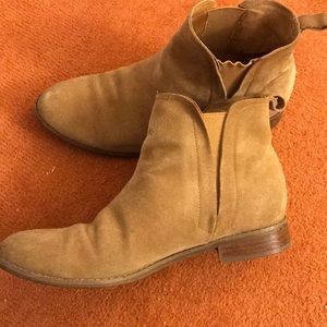 Urban outfitters suede tan Chelsea boots size 8